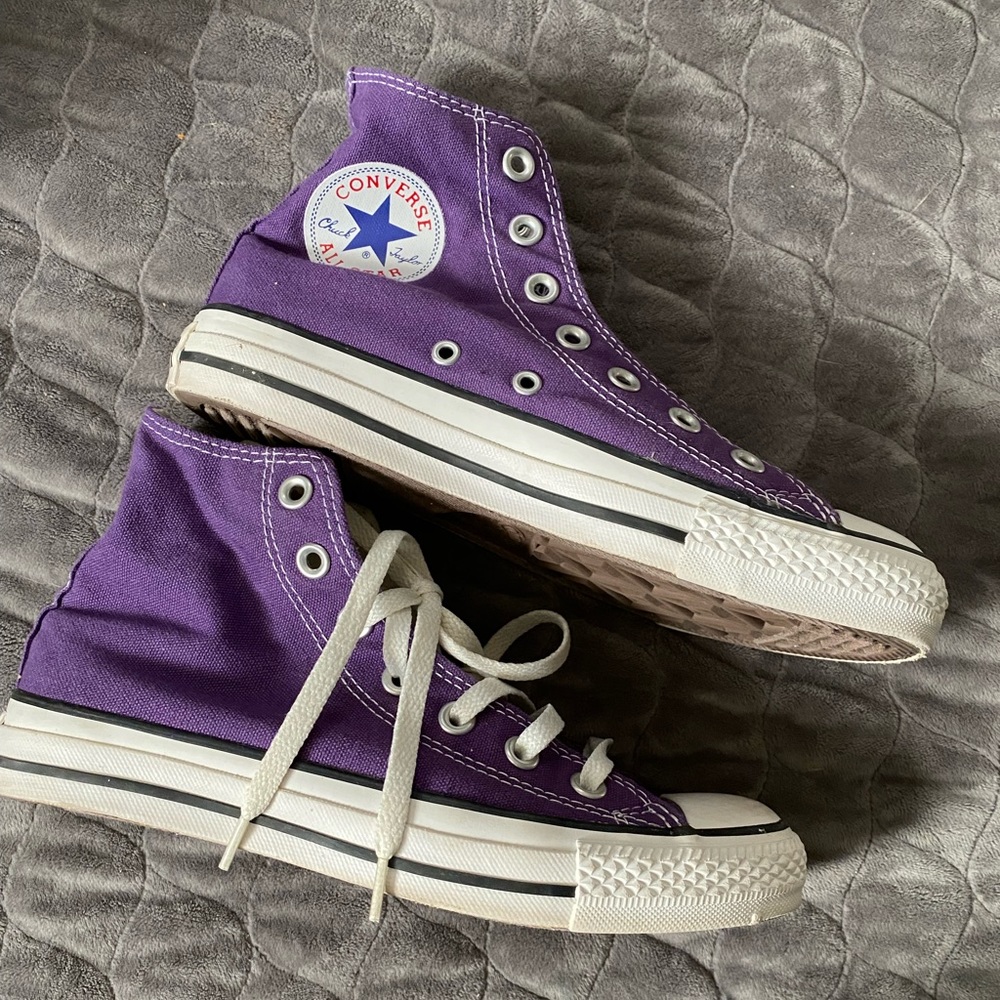 Womens purple high top converse!